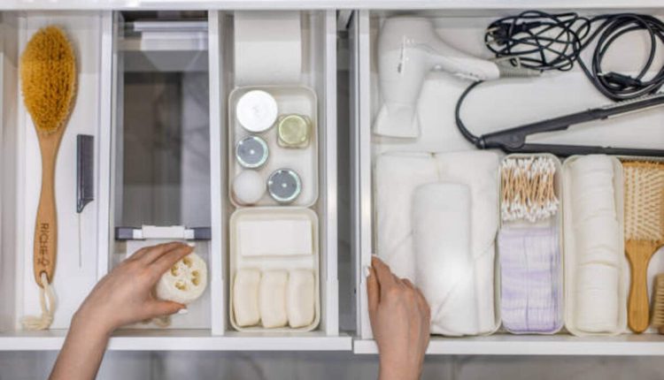 How to Clean a Wooden Comb